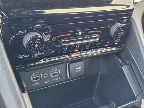 New 2025 Jeep Grand Cherokee L Laredo image 17