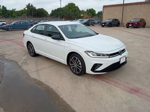 Used 2025 Volkswagen Jetta Sport FWD image 6