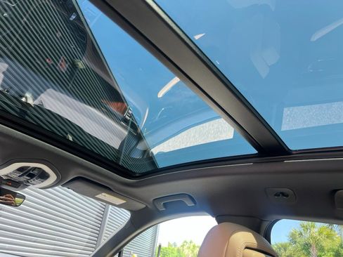 Certified 2025 Porsche Macan image 27