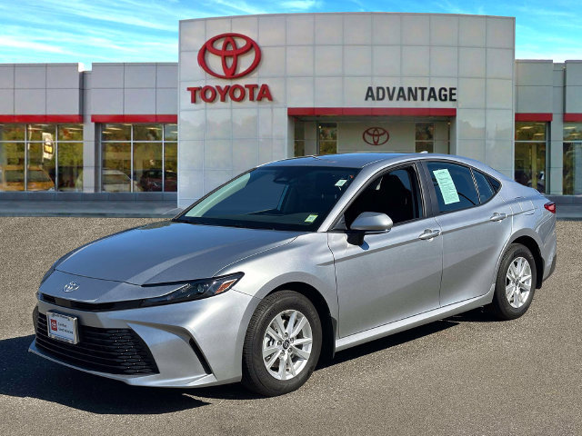 Used 2026 Toyota Camry LE AWD/4WD image 4