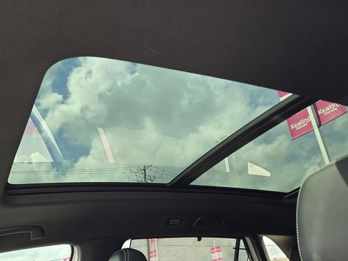 Used 2024 Volkswagen Atlas Cross Sport SEL R-Line image 16