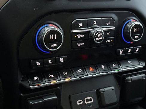 Used 2021 Chevrolet Silverado 1500 High Country w/ Technology Package image 21