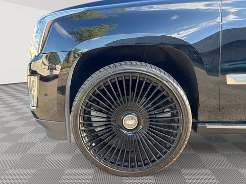 Used 2019 Cadillac Escalade ESV Premium Luxury AWD/4WD image 18