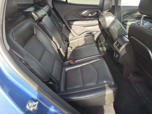 Used 2024 GMC Terrain SLT w/ Tech Package FWD image 23