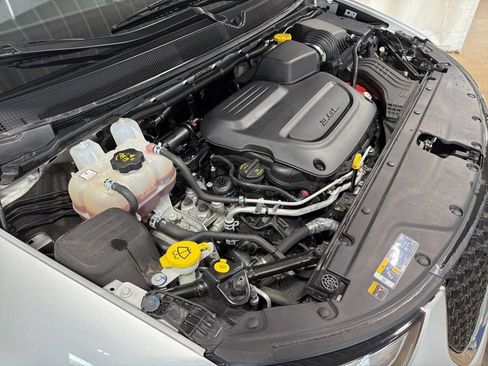 Used 2024 Chrysler Pacifica Touring-L FWD image 39