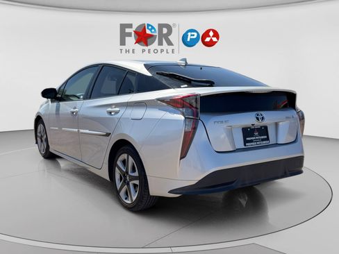Used 2016 Toyota Prius Three Touring FWD image 3
