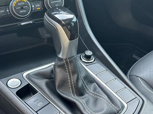 Used 2022 Volkswagen Jetta SE image 19