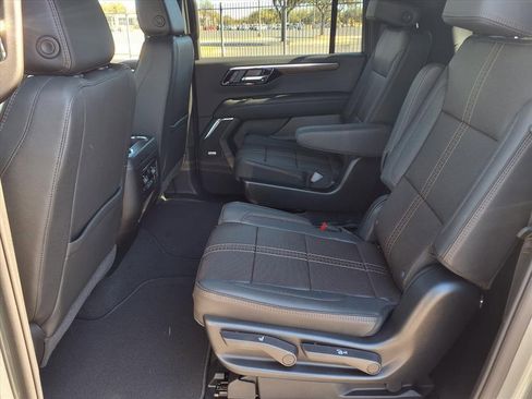 New 2026 Chevrolet Suburban High Country image 7