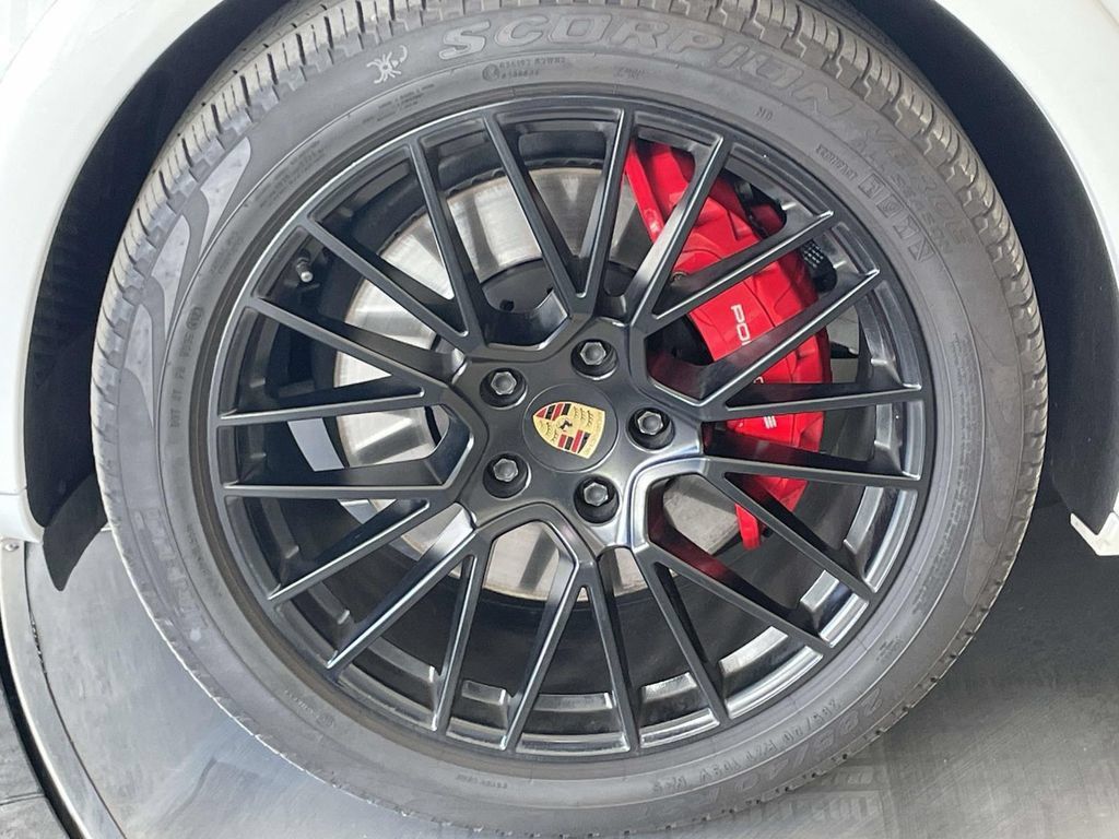 Certified 2023 Porsche Cayenne GTS AWD/4WD image 11