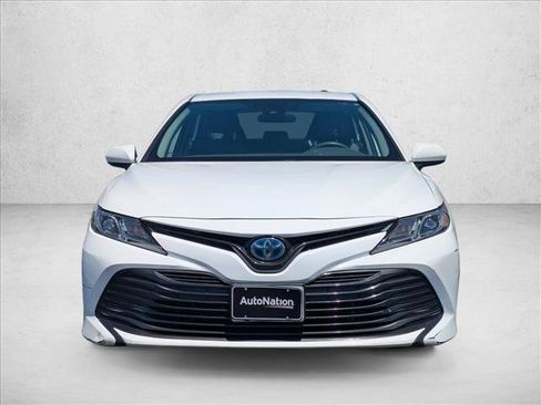 Used 2019 Toyota Camry LE FWD image 2