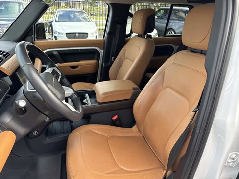 Used 2023 Land Rover Defender 110 SE image 21