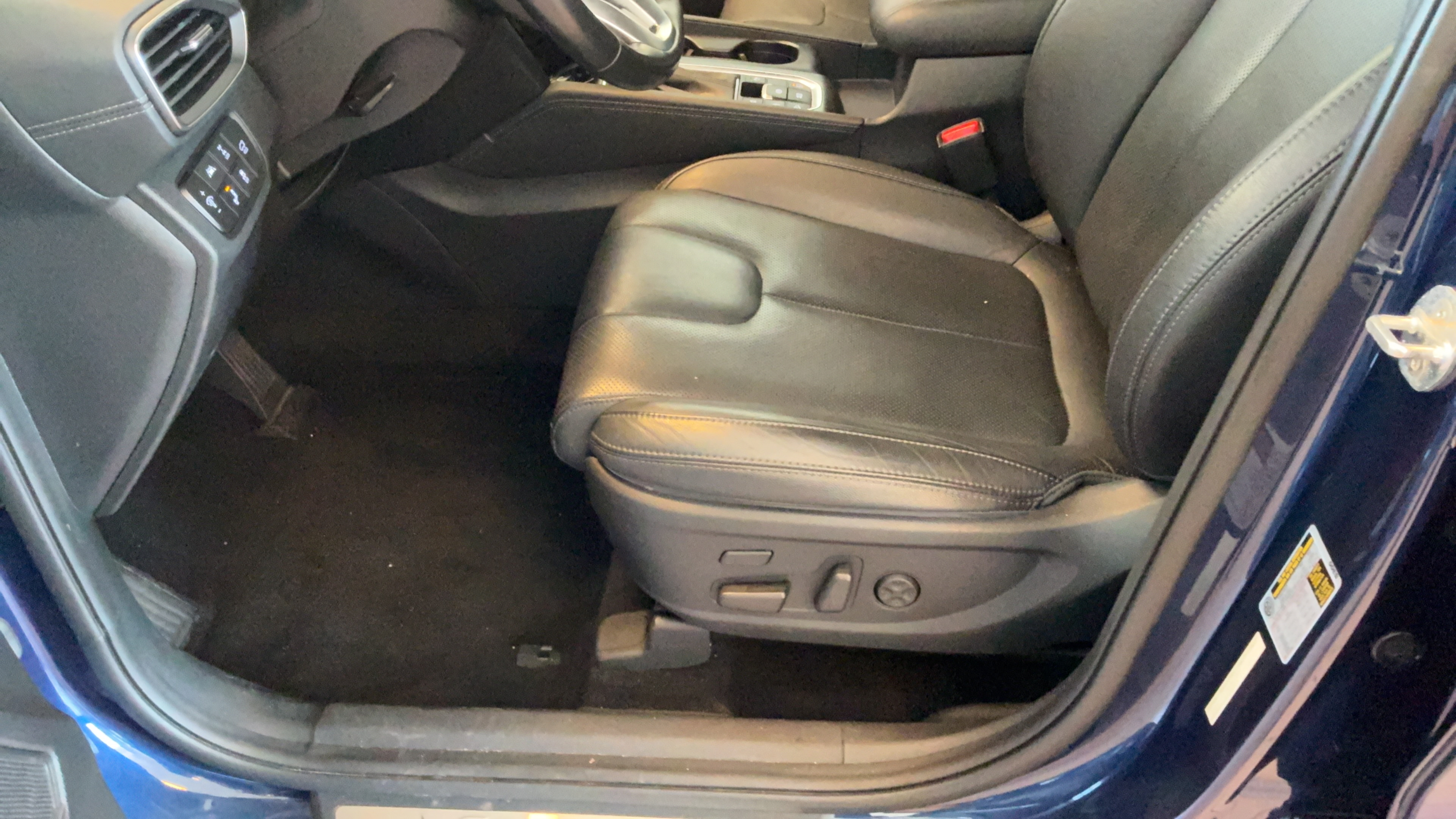 Used 2020 Hyundai Santa Fe Limited AWD/4WD image 27