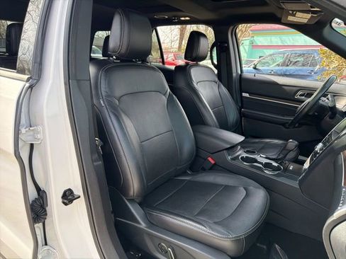 Used 2018 Ford Explorer Limited w/ Equipment Group 301A image 9