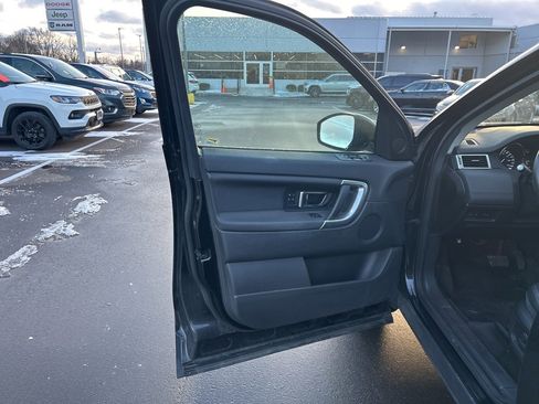 Used 2015 Land Rover Discovery Sport HSE image 11