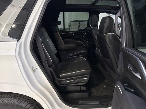 Used 2021 Cadillac Escalade Premium Luxury image 14