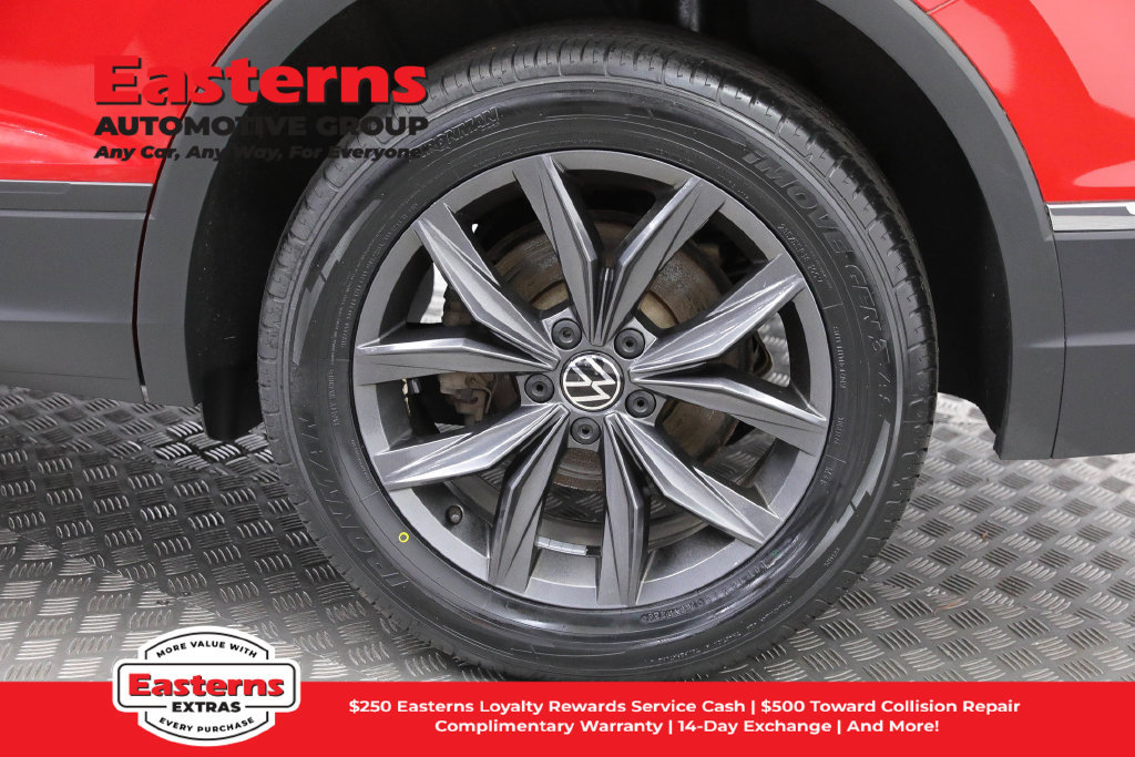 Used 2023 Volkswagen Tiguan SE AWD/4WD image 32