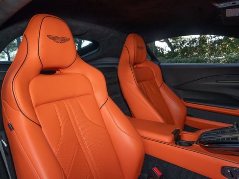 Used 2025 Aston Martin V8 Vantage Coupe image 17