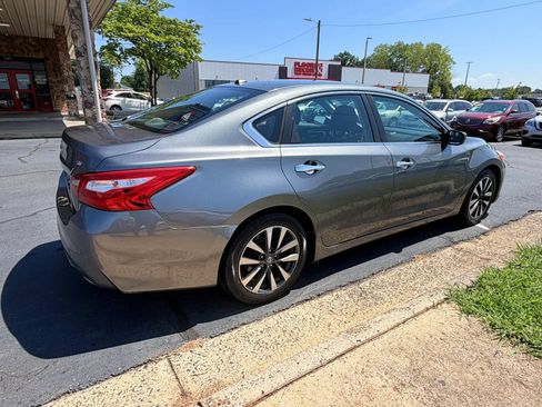 Used 2017 Nissan Altima 2.5 SV FWD image 7
