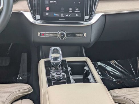 Certified 2026 Volvo XC90 T8 Ultra w/ Protection Package Premier AWD/4WD image 21