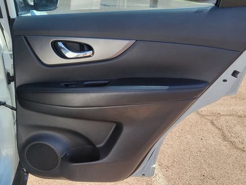 Used 2016 Nissan Rogue S FWD image 20