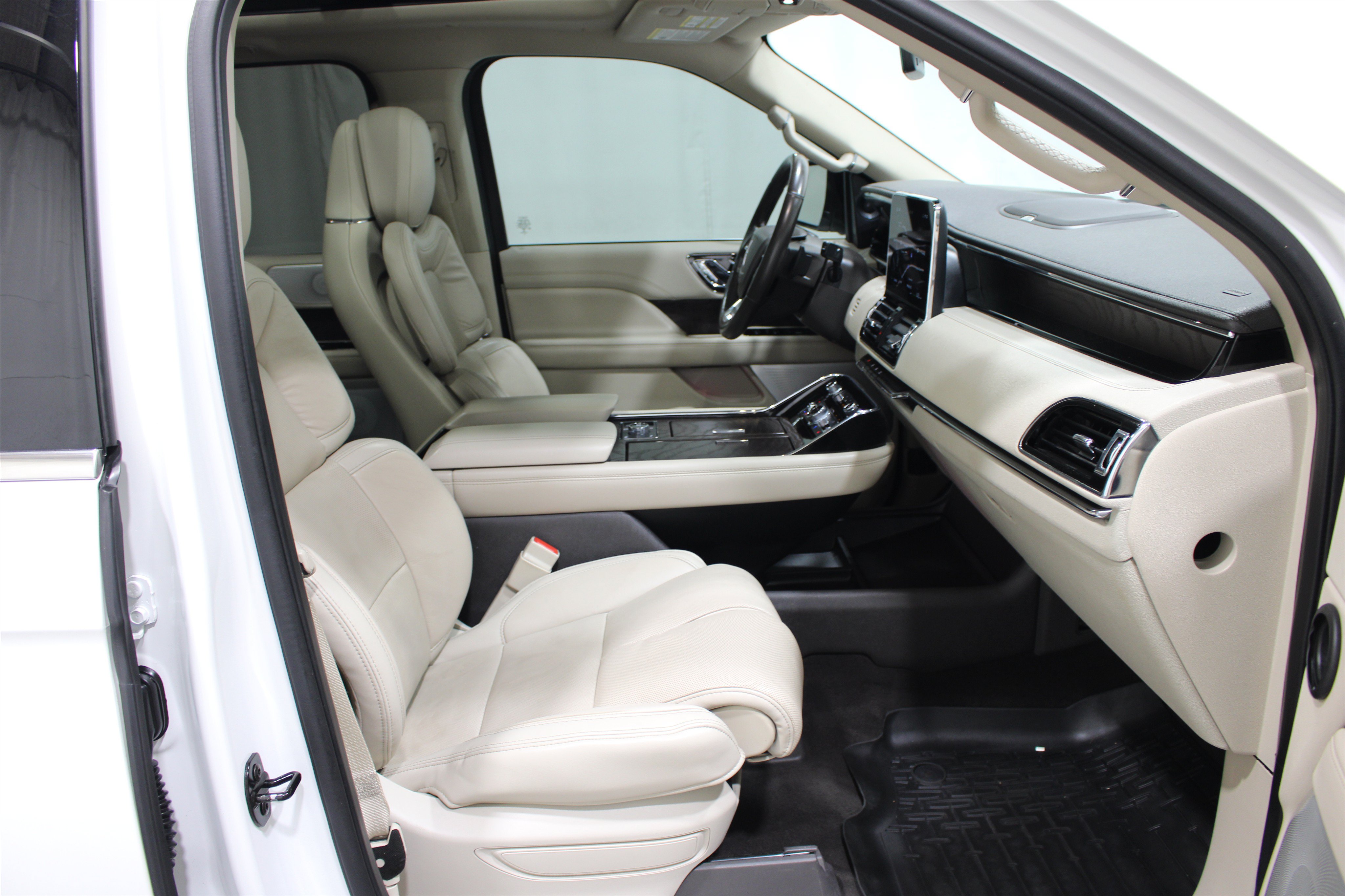 Used 2021 Lincoln Navigator L Reserve AWD/4WD image 29