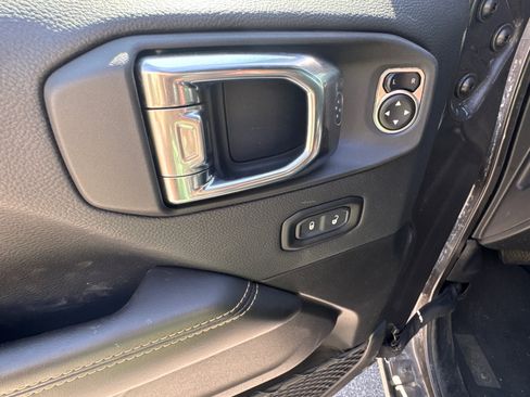 Used 2025 Jeep Wrangler Unlimited Sahara w/ Safety Group AWD/4WD image 12