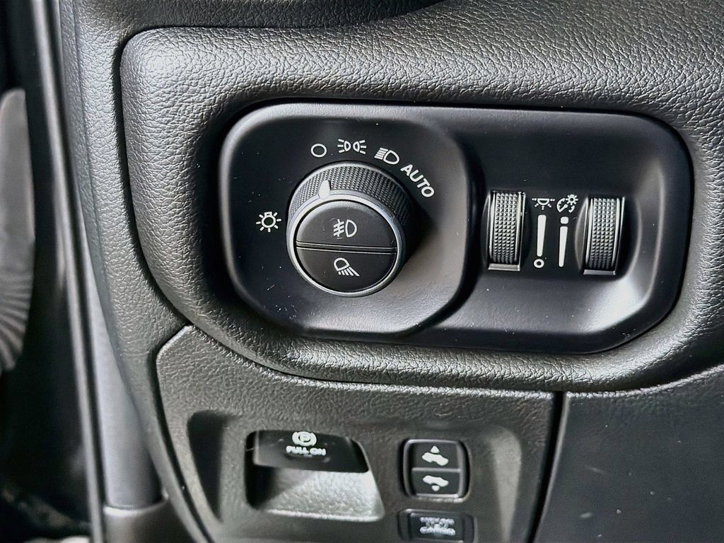 Used 2025 RAM 1500 Laramie w/ Sport Appearance Package AWD/4WD image 12