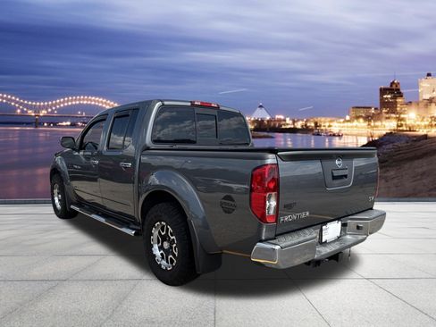Used 2020 Nissan Frontier SV w/ SV Utility Package RWD image 3