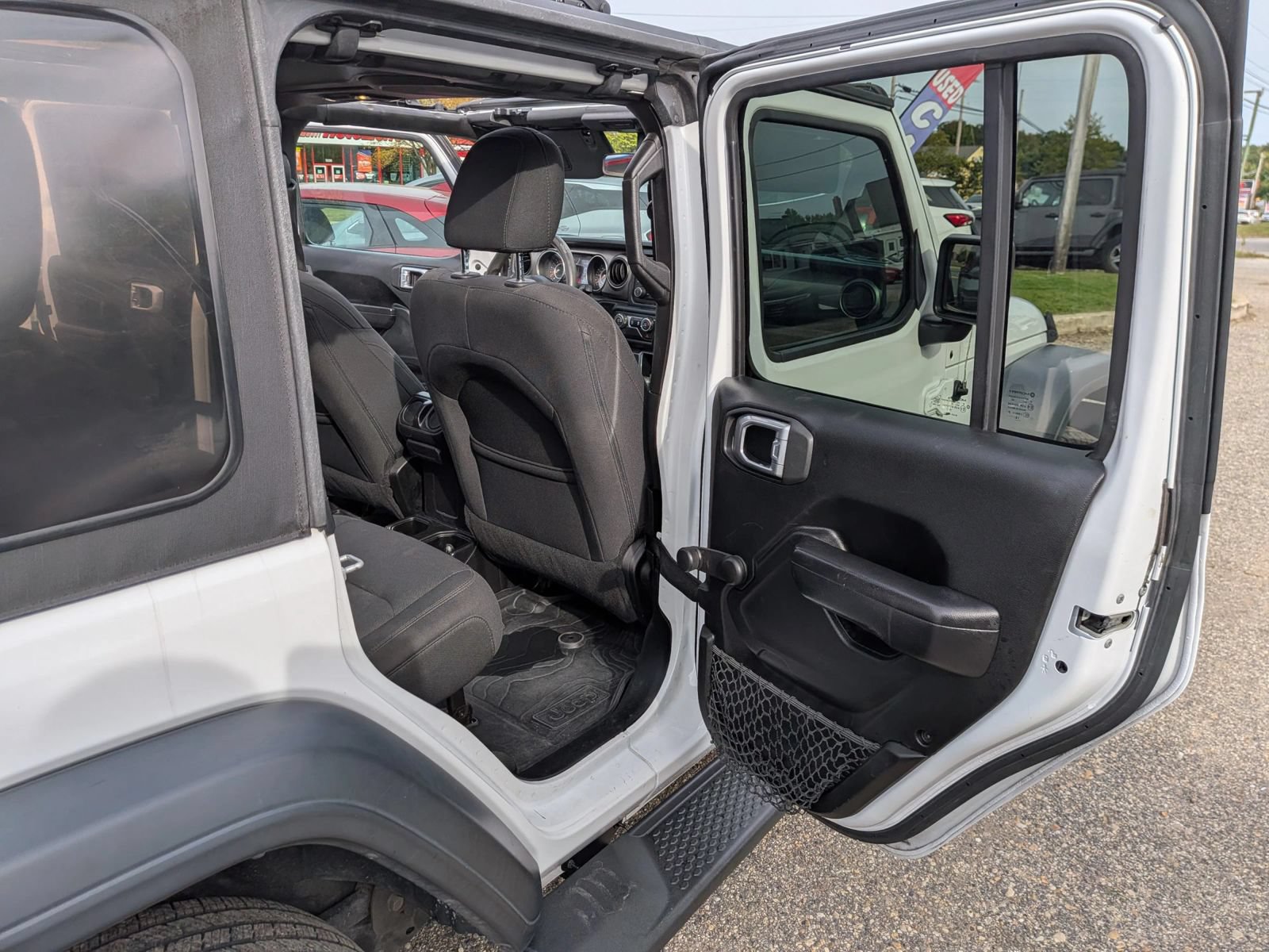 Used 2018 Jeep Wrangler Unlimited Sport AWD/4WD image 31