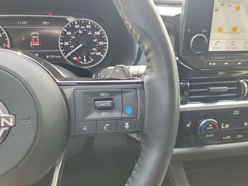 Used 2024 Nissan Pathfinder SL w/ SL Premium Package FWD image 22