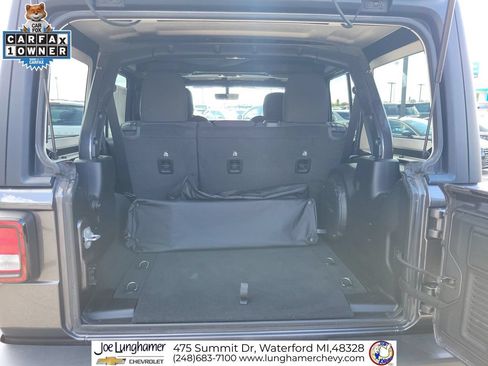 Used 2022 Jeep Wrangler Unlimited Sahara w/ Cold Weather Group AWD/4WD image 28