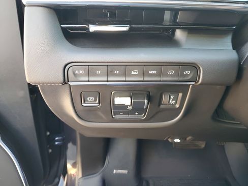 Certified 2023 Cadillac Escalade ESV Sport w/ Touring Package image 32