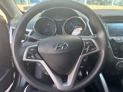 Used 2014 Hyundai Veloster FWD image 3