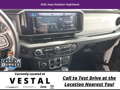 Used 2025 Jeep Gladiator Sport AWD/4WD image 17