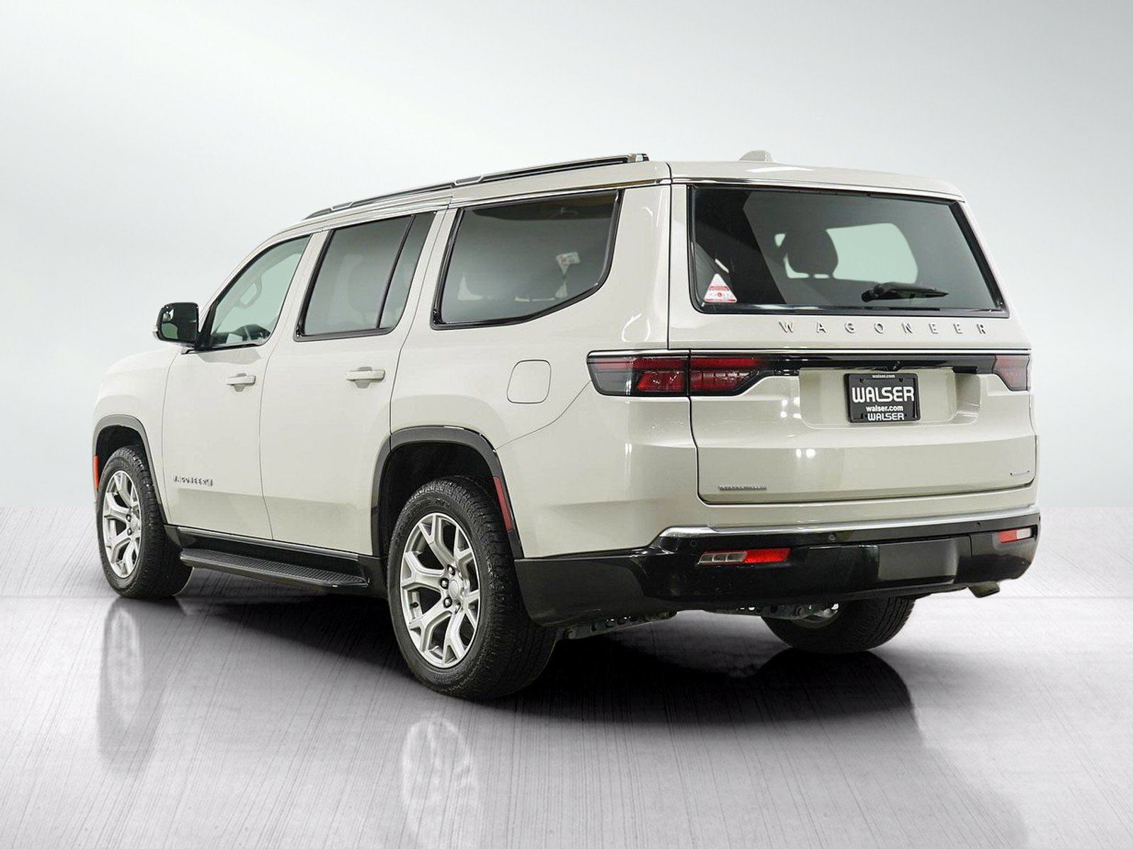 Used 2022 Jeep Wagoneer Series II AWD/4WD image 3