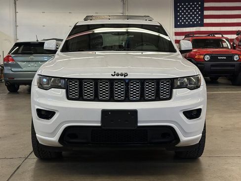 Used 2017 Jeep Grand Cherokee Altitude image 7