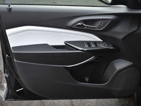 New 2026 Chevrolet Trax LT w/ Sunroof Package FWD image 24