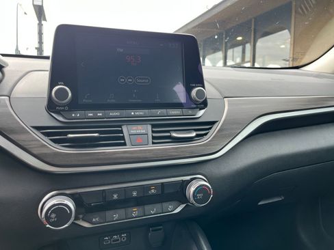 Used 2025 Nissan Altima 2.5 SV FWD image 20