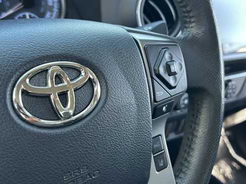 Used 2020 Toyota Tacoma SR5 RWD image 29