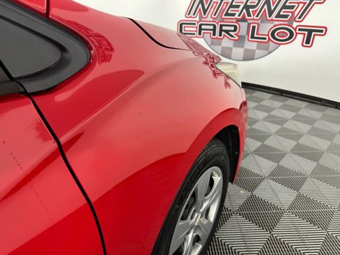 Used 2018 Chevrolet Cruze LS image 27