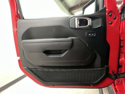 Used 2025 Jeep Wrangler Sport image 21