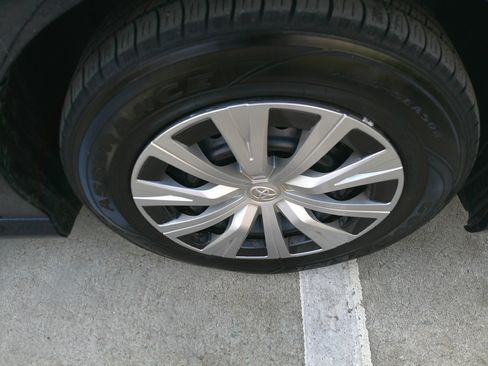 Used 2022 Toyota Camry LE image 15