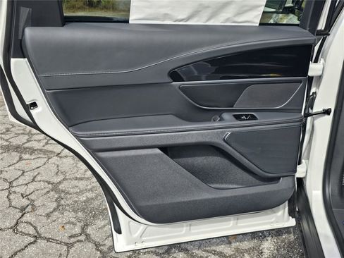 New 2026 Lincoln Nautilus Premier image 9