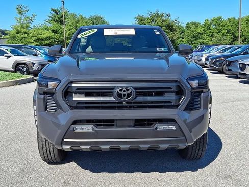 Certified 2025 Toyota Tacoma SR5 AWD/4WD image 2
