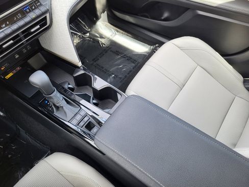 Used 2025 Toyota Camry XLE w/ Premium Plus Package image 20