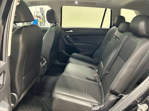 Used 2018 Volkswagen Tiguan SE w/ Panoramic Sunroof Package AWD/4WD image 25