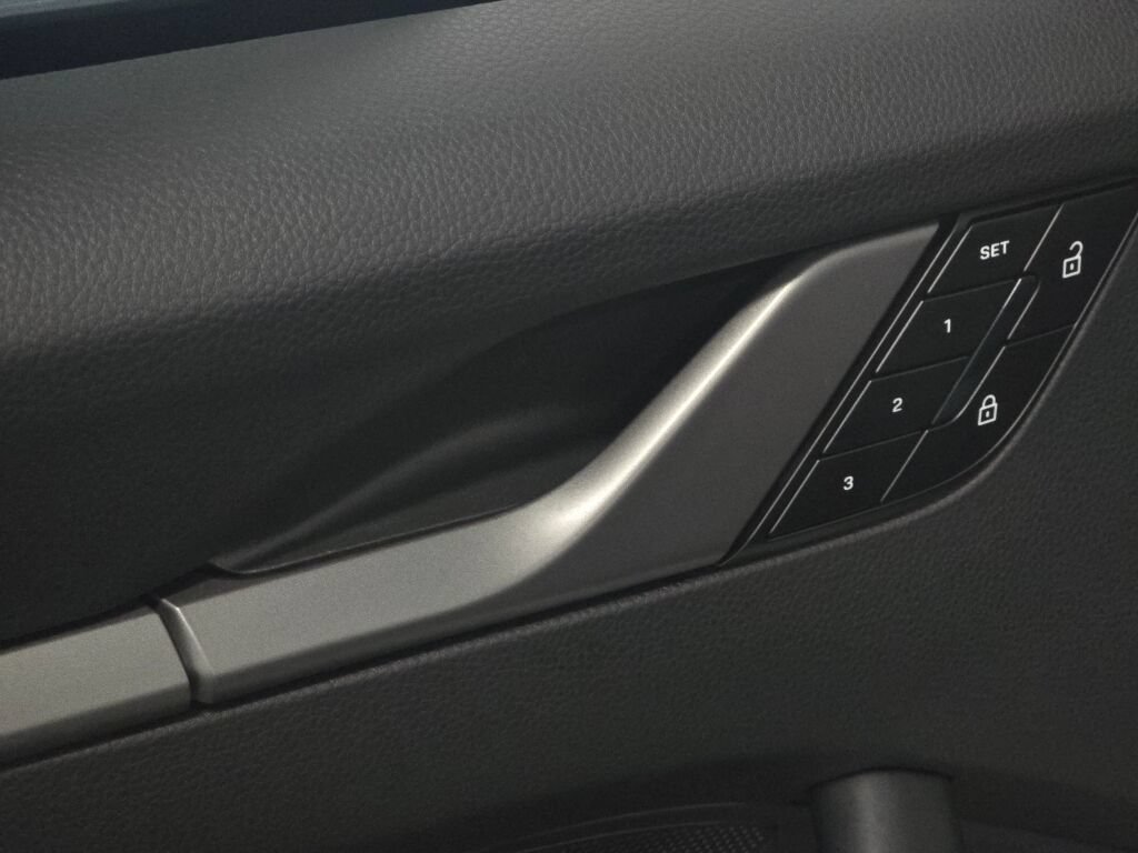 Certified 2025 Porsche 911 Carrera RWD image 32
