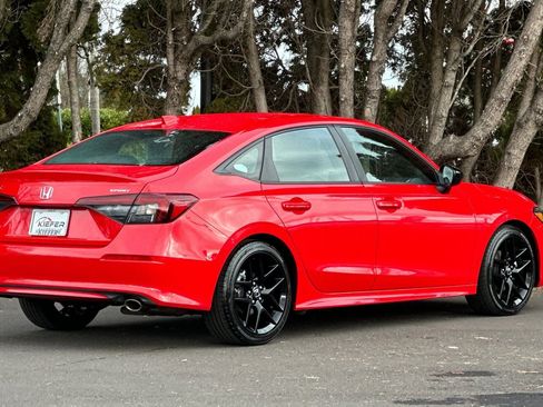 Used 2025 Honda Civic Sport image 4