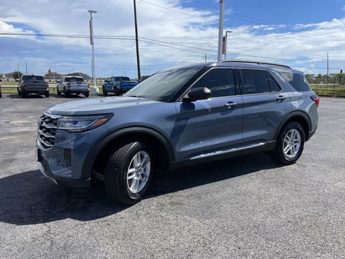New 2025 Ford Explorer Active w/ Active Comfort Package image 8