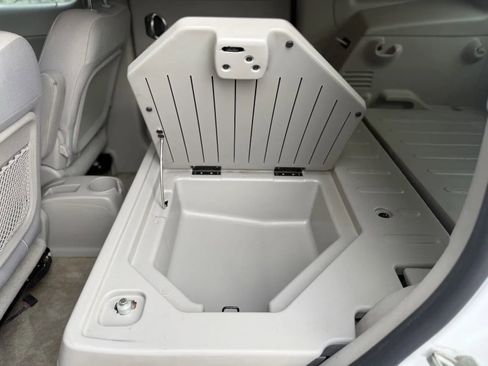 Used 2011 Chevrolet HHR LS image 16